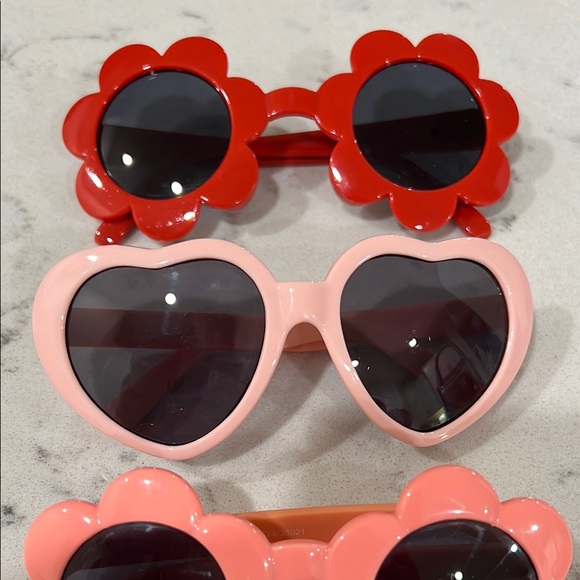 4 pairs of Kids Sunglasses - Picture 3 of 6